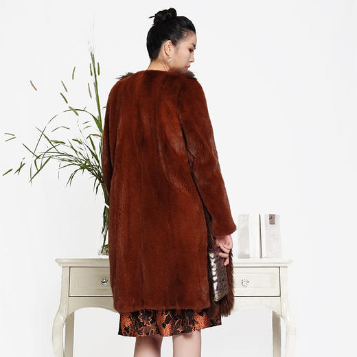 SIM GRACE 优雅夫人 进口天鹅绒水貂中长款高端大气搭配银狐毛外套 商品图2