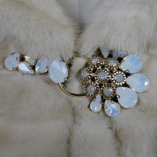 SIM GRACE 优雅夫人 珍珠色进口水貂中长款高贵大气横排工艺连帽外套 商品图4