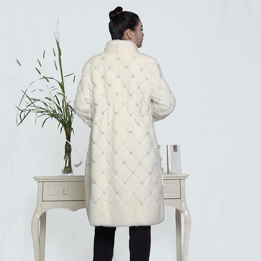 SIM GRACE 优雅夫人 进口白色水貂镶施华洛世奇钻凌型外套 商品图2