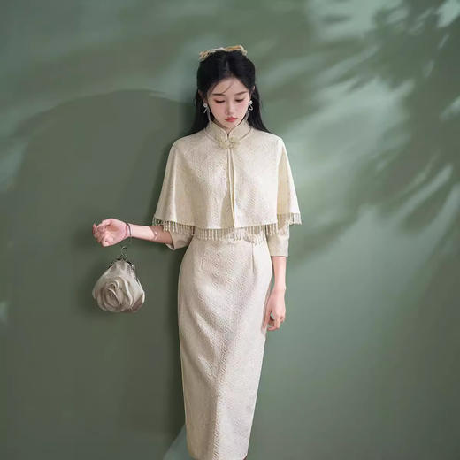 2024年秋季新款改良日常国风修身气质白色年轻款两件套旗袍XL1092 商品图1