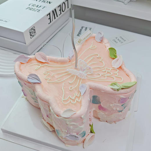 立体蝴蝶复古裱花蛋糕 商品图0