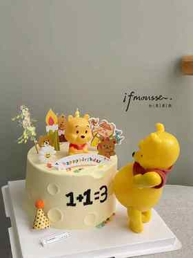 「女孩」“炫腹”维尼熊蛋糕