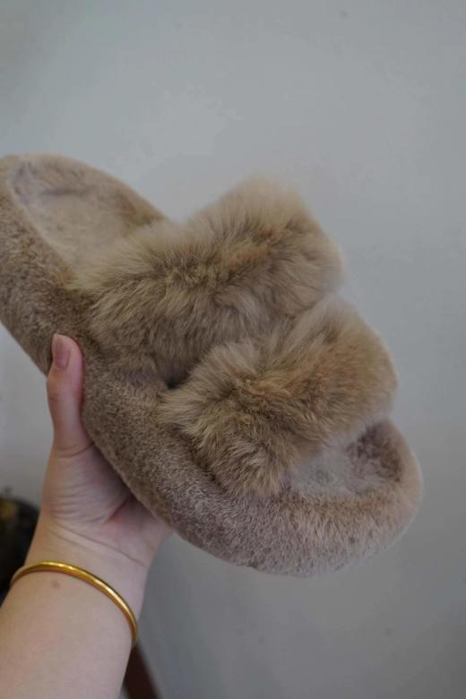 花花团精选福利回馈——上乘优质真兔毛秋冬必备毛毛拖鞋！针毛根根分明直立，厚度与密度都是一流、蓬松顺滑～舒适柔软自带慵懒气质、休闲时髦，舒适与造型感兼具！脚感软乎乎｜居家必备好物～ 商品图10