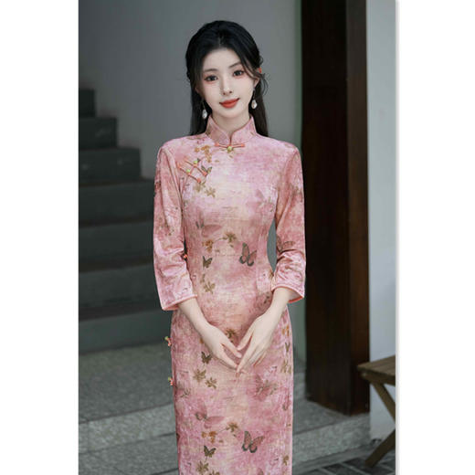 2024秋季新款复古国风年轻女士新中式丝绒长款中袖旗袍SYK183467 商品图3