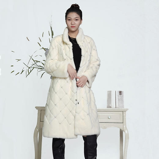 SIM GRACE 优雅夫人 进口白色水貂镶施华洛世奇钻凌型外套 商品图0