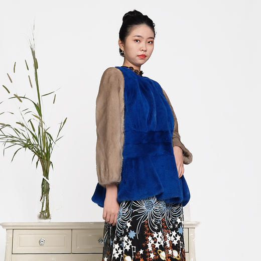 SIM GRACE 优雅夫人 女士高端水貂毛拼色设计时尚无领短款简洁层次分明圆领外套 商品图1