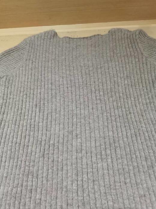 鹿王V领抽条组织女套衫 商品图3