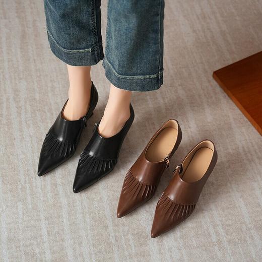 【预售5天】秋冬新款真皮法式深口尖头小众褶皱气质高跟坡跟鞋女BCXY&H2337 商品图4