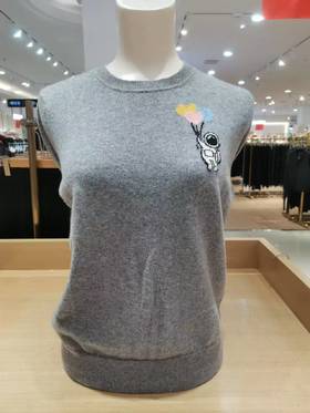 鹿王圆领提花组织女套衫