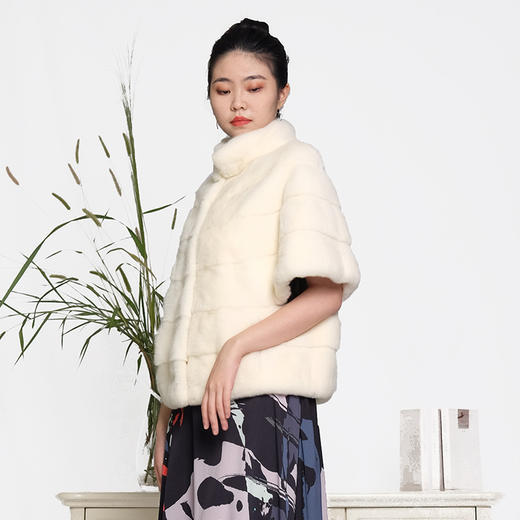 SIM GRACE 优雅夫人 女士轻奢水貂横排设计时尚大气外套披肩两用 商品图1