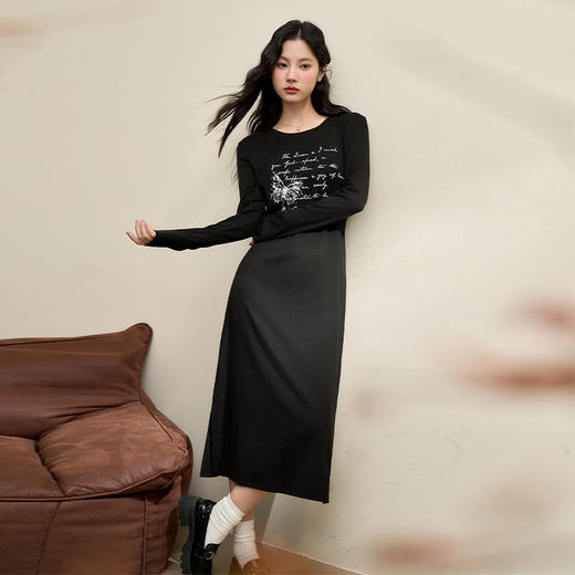 复古字母印花针织长袖连衣裙女早春中长款修身T恤裙V3442366 商品图1