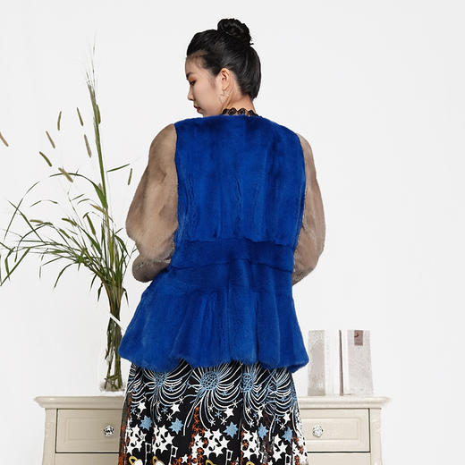 SIM GRACE 优雅夫人 女士高端水貂毛拼色设计时尚无领短款简洁层次分明圆领外套 商品图2