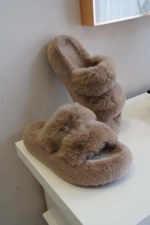 花花团精选福利回馈——上乘优质真兔毛秋冬必备毛毛拖鞋！针毛根根分明直立，厚度与密度都是一流、蓬松顺滑～舒适柔软自带慵懒气质、休闲时髦，舒适与造型感兼具！脚感软乎乎｜居家必备好物～ 商品图11