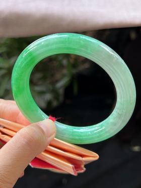 59圈口翡翠手镯