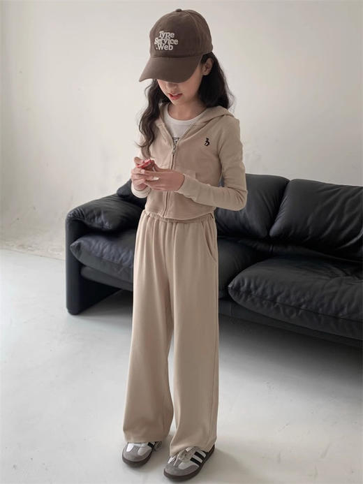 🤎早秋炸街穿搭系列～🌿『小懒熊日系小马刺绣连帽卫衣开衫➕阔腿裤套装』🌻 💖一整个爱住！ 🌸好喜欢这种韩系慵懒风的感觉 商品图1