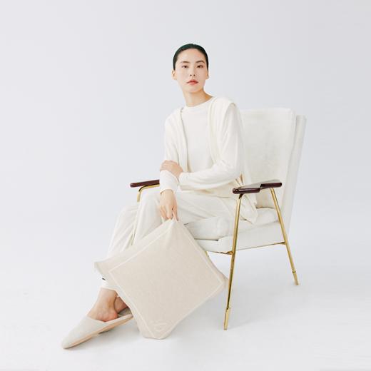 东黎 •山羊绒精纺抱枕 4703 商品图3