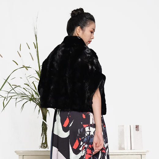 SIM GRACE 优雅夫人 貂皮外套披肩两用2024冬季水貂皮草短款拼貂 商品图2