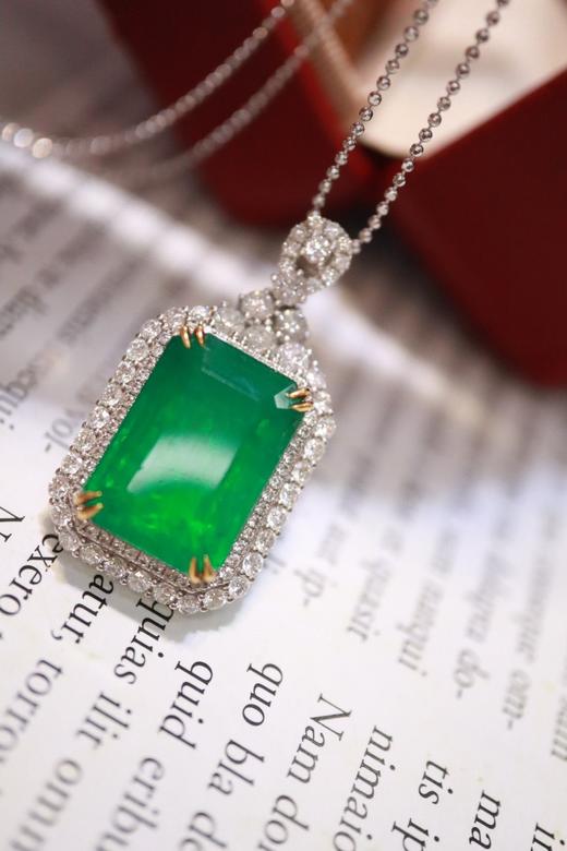 10.53ct 祖母绿吊坠 商品图1