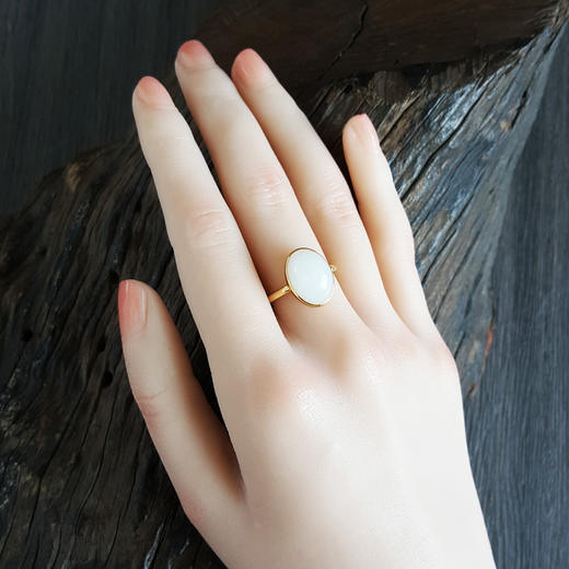 【天然正品】AU750黄金镶天然新疆籽料一级白油润度佳蛋面和田玉戒指14号（戒圈可改）女士款现售价：2380！270824NJ19 商品图7