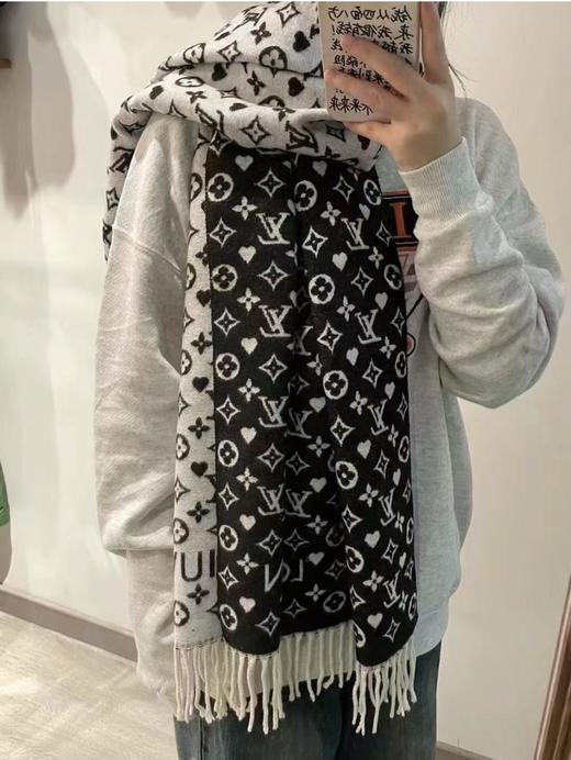 驴家又一款秋冬款羊绒围巾，老花是lv最时髦的设计45*200cm（AN） 商品图3