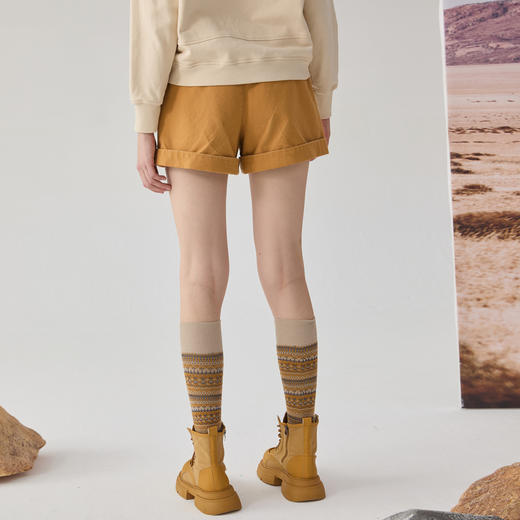 谜底A型短裤女士2024冬季新品简约时尚高腰百搭宽松靴裤244MK1676 商品图2