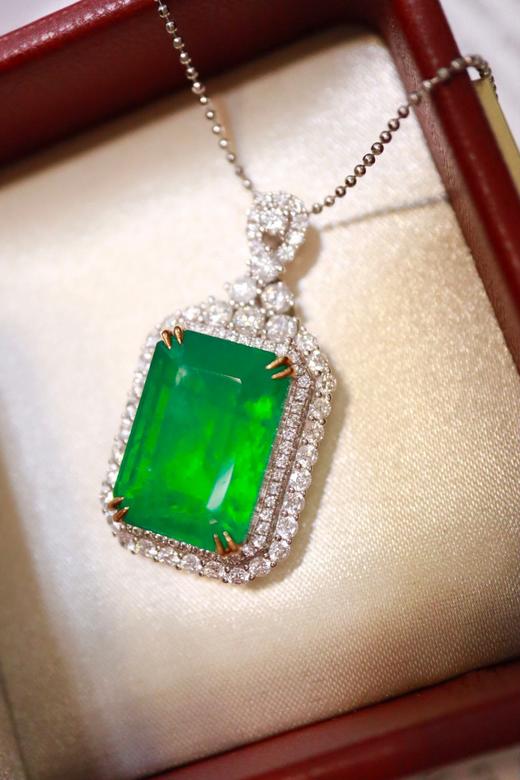 10.53ct 祖母绿吊坠 商品图5