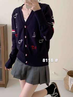 女彩色扣绣花针织衫8118