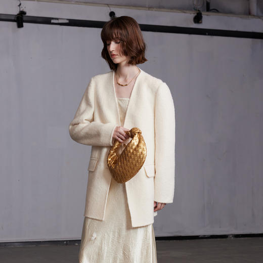 三彩2024冬新款西装式绵羊毛大衣V领双面呢外套玫瑰花宽松轻奢女S 商品图1