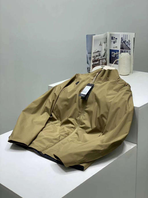 迪桑特/DESCENTE*24款新品立领休闲夹克外套！
款号：202430164
都市机能防风弹力工装立领外套! 商品图2