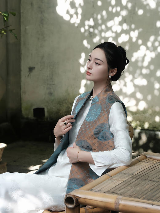 盛唐牡丹|忆鹿华亭真丝花锦缎对襟马甲 商品图4