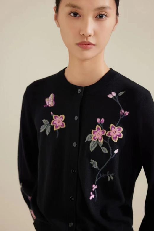 珍贝丝绒圆领嵌花女开衫 商品图1