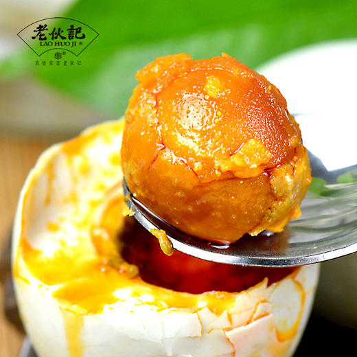 【非遗咸鸭蛋】老伙记正宗流油翻沙熟盐蛋 12枚\24枚即食咸鸭蛋 四川土麻鸭鲜鸭蛋手工制作 无金属无添加剂 非海鸭蛋【专属链接】 商品图4