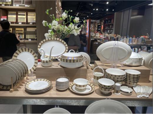 【清仓特惠3折，仅1套，无货退款】品物攸宜阳光序曲52头10人用骨质瓷餐具 商品图1