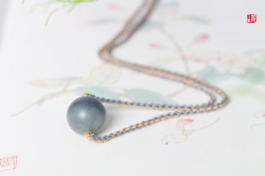 【墨舞轻纱】和田墨玉青花籽料圆珠项链 商品图4