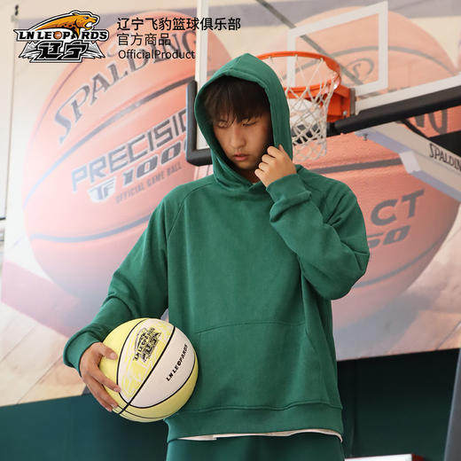 【官方正版】辽宁飞豹男篮 | 球员印签刺绣卫衣蜡染套头衫 商品图3