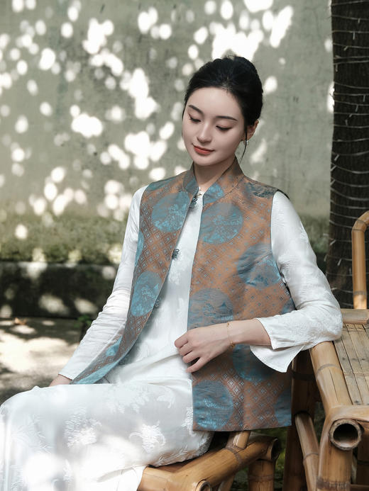 盛唐牡丹|忆鹿华亭真丝花锦缎对襟马甲 商品图3