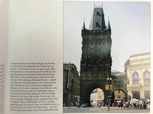 布拉格的过去与现在 140幅插图 精装16开 商品图10