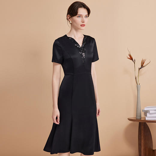 EITIE爱特爱夏季新款优雅V领蕾丝拼接礼服连衣裙7477112 商品图8