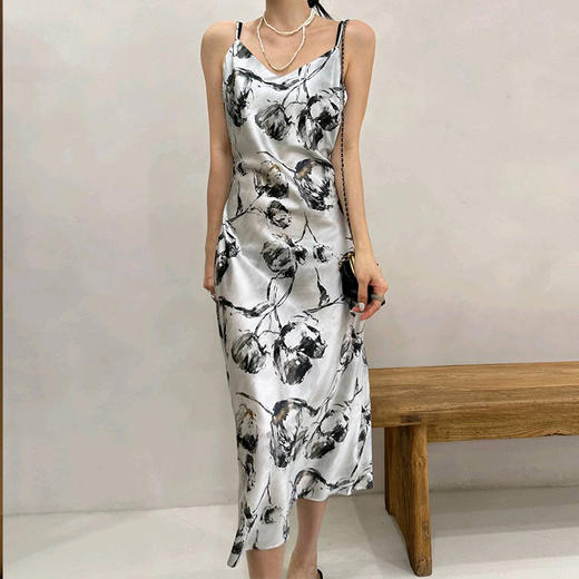 【顺丰包邮】35059 洛诗琳水墨玫瑰V领真丝印花吊带连衣裙0820 商品图4