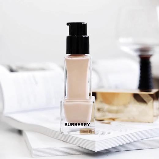 【9.22王炸割肉价】 BURBERRY博柏利巴宝莉鎏金焕彩恒颜粉底液30ml 白盒无盖W30 LIGHT WARM（国内三年效期限24年2-12月份随机发 国外五年到26年） 商品图3