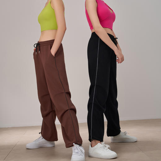 【5天左右发货】跃牌【安琪拉系列】休闲运动裤女夏季2024新款发光条休闲裤LB41020 商品图2