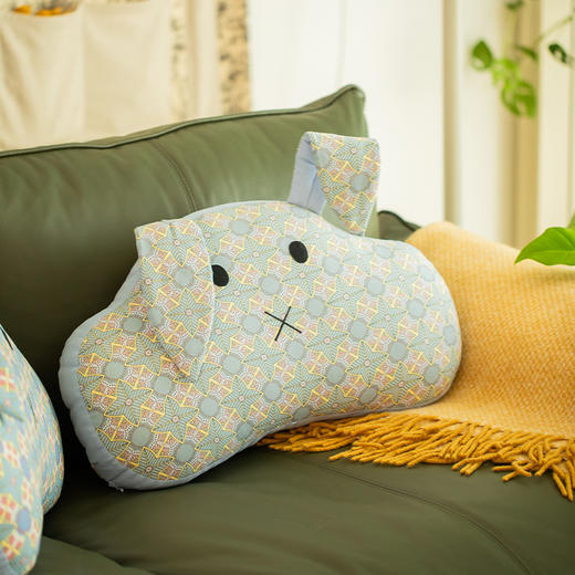 雪花系列兔子腰枕办公室护腰靠座椅腰枕靠背久坐办公椅子腰垫靠枕 商品图3