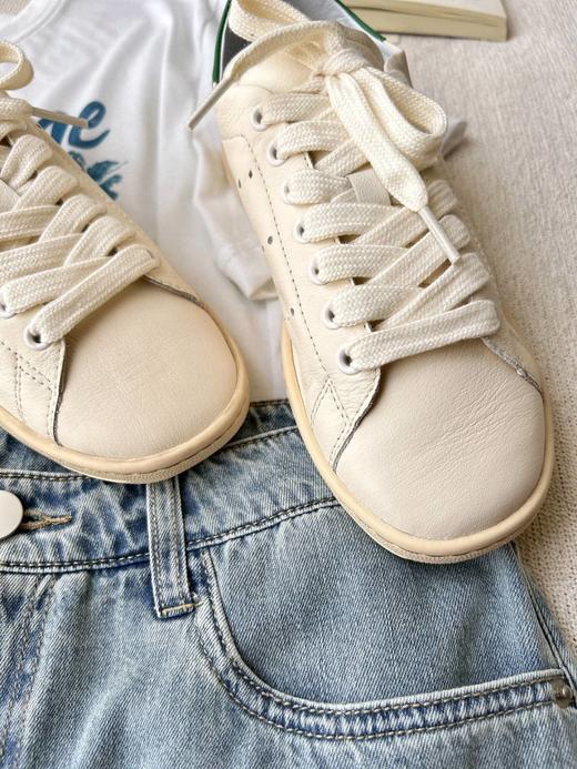 周末福利🧧【顺丰包邮】81029 何穗同款做旧风牦牛皮小白鞋轻薄百搭低帮鞋0086 商品图7