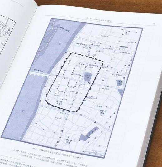 《长沙走马楼西汉简牍考古发掘报告》，精装，8开，长沙简牍博物馆、长沙市文物考古研究所、湖南大学简帛文献研究中心编著，宋少华主编，岳麓书社2024年3月一版一印，398页，定价480，售价290元。 商品图7