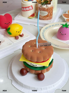 Emoji 汉堡🍔  开心果树莓 · 慕斯蛋糕