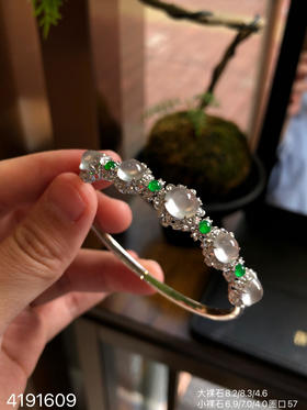 4191609，蛋面手镯。具体价格微信咨询