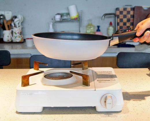 家用必备高性价比实用收纳锅具、不占空间，出口日本高品质好物、不粘锅涂层耐磨耐高温，2万多次刮伤测试超耐用，实用多种锅灶！一次带走12件 商品图10