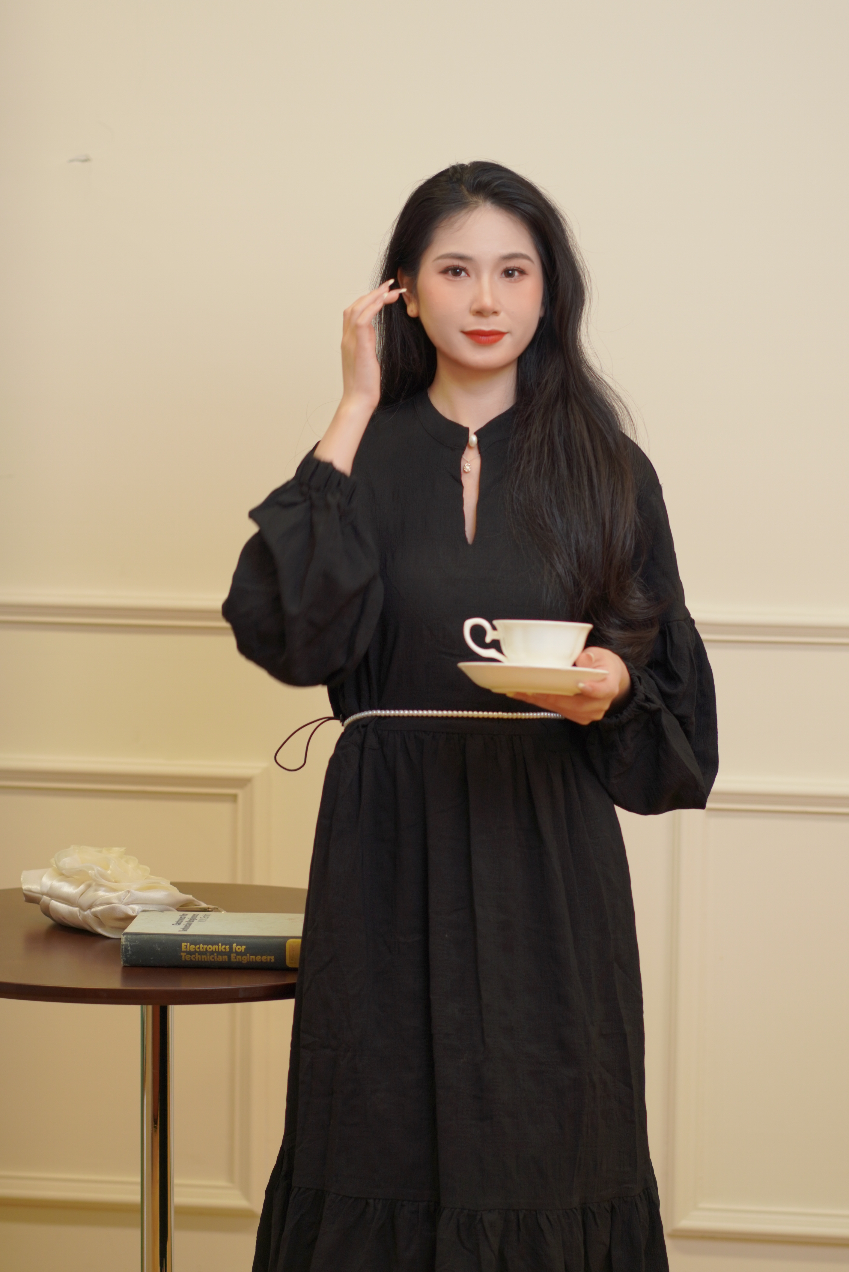 【限时秒杀89/不退换，介者慎拍】两三事秋季新款文艺风抽绳收腰灯笼袖连衣裙