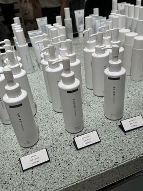 SHIRO日本北海道身体乳 质地水润  不粘腻 天然材料 香味清新 留香持久