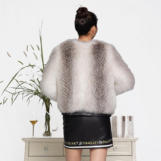 SIM GRACE  优雅夫人2024新品白茶水墨进口十字狐稀有狐狸毛皮草配绵羊皮外套 商品图2